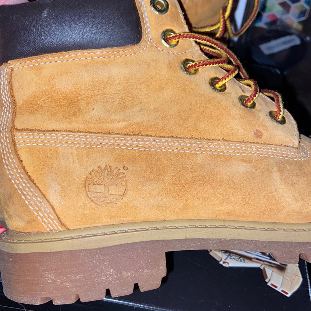 Kids size 2.5  classic style Timberlands great condition maybe worn 5-6 times